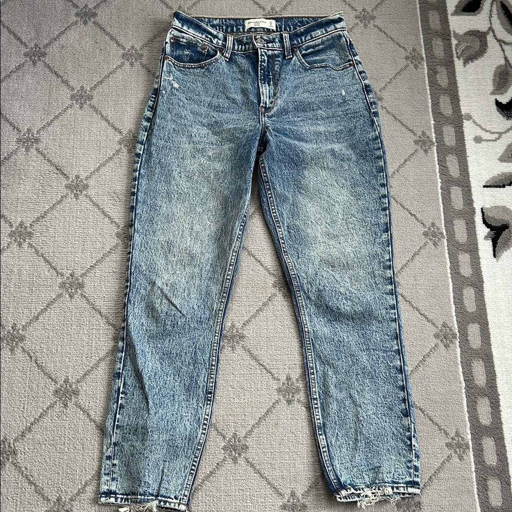 Abercrombie & Fitch The Mom High Rise Stone Washed Blue Jeans